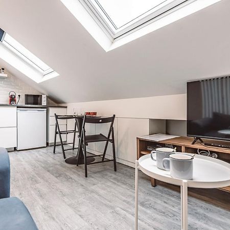 Le Coquet Logement Climatise Face A La Cathedrale - 3G Реймс Екстериор снимка