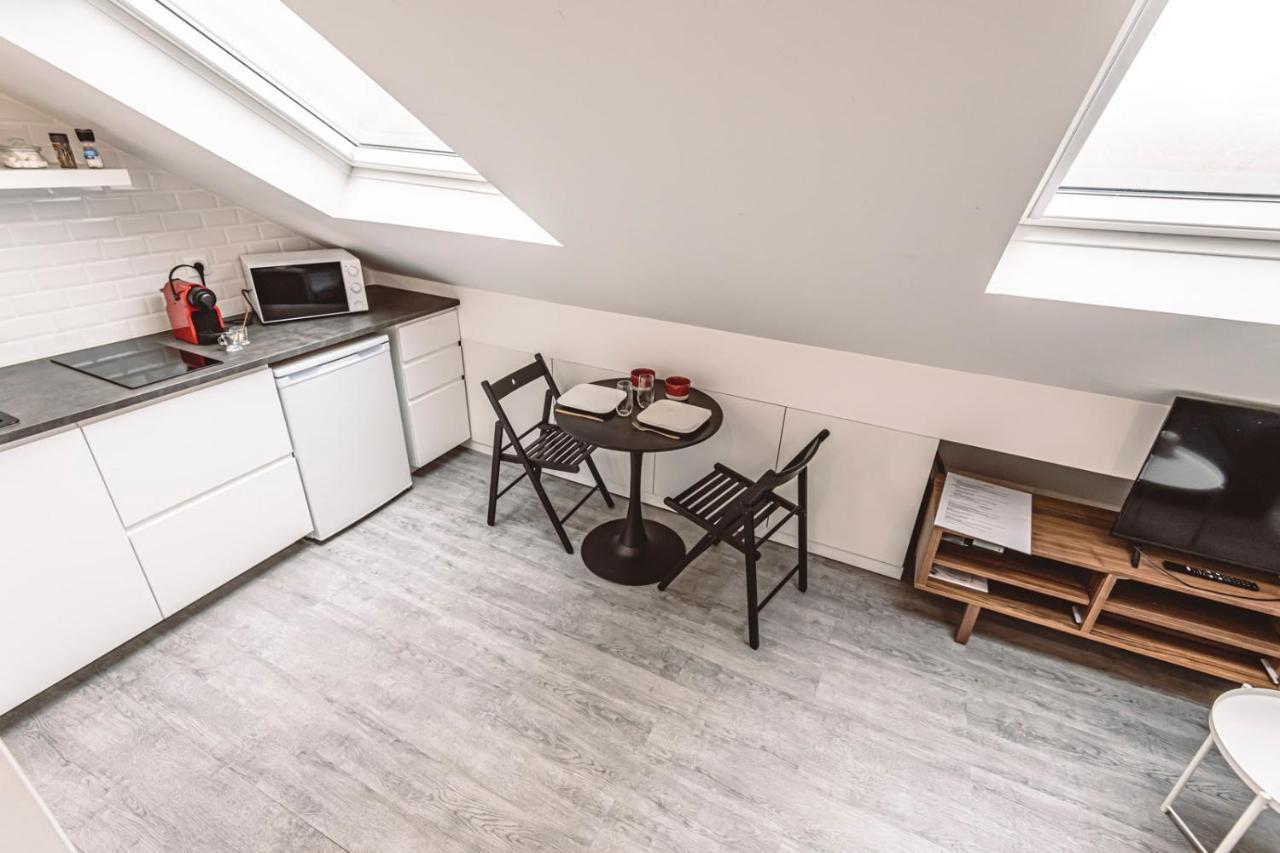 Le Coquet Logement Climatise Face A La Cathedrale - 3G Реймс Екстериор снимка