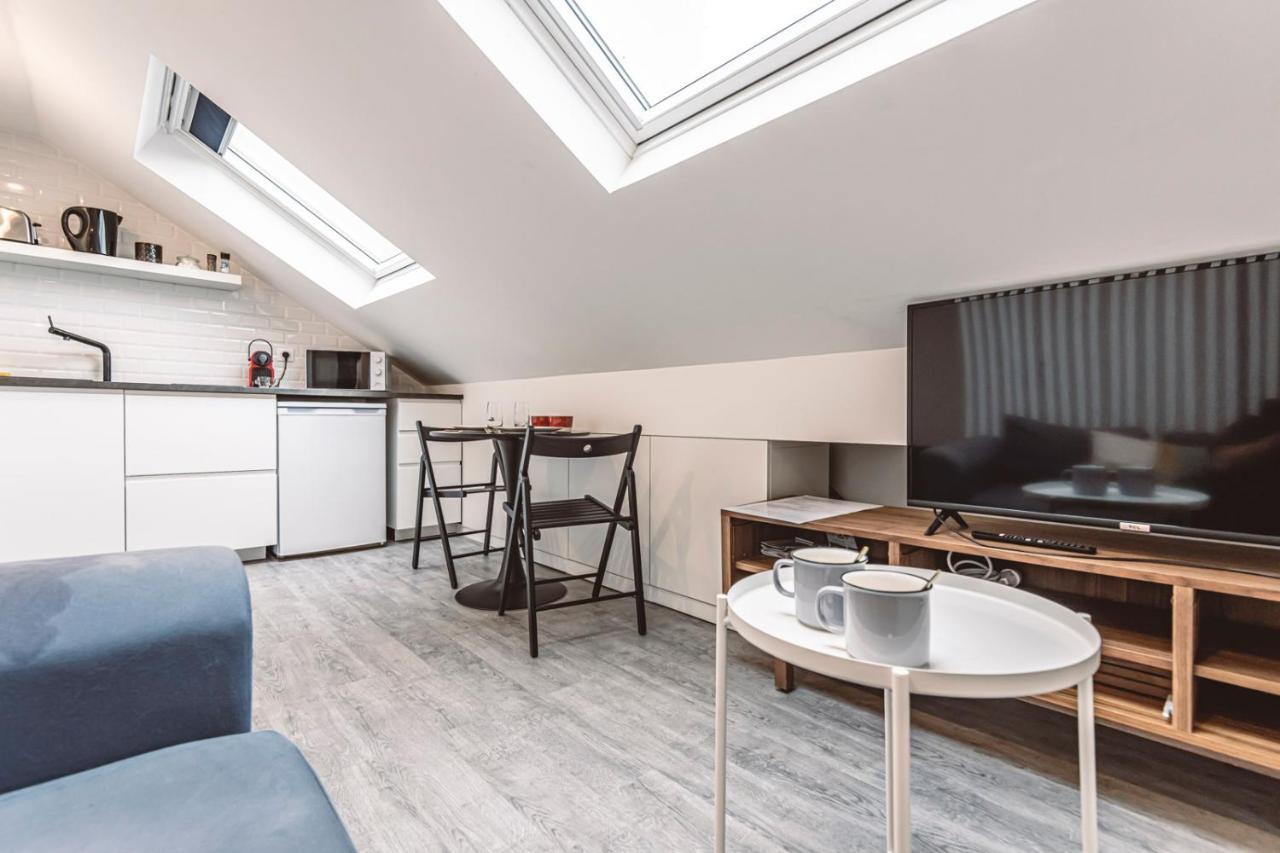 Le Coquet Logement Climatise Face A La Cathedrale - 3G Реймс Екстериор снимка